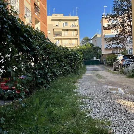 Moderno 85mq Con 2 Bagni E Posto Auto Privato شقة روما