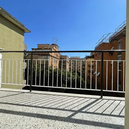 Διαμέρισμα Moderno 85mq Con 2 Bagni E Posto Auto Nel Cortile Interno Ρώμη