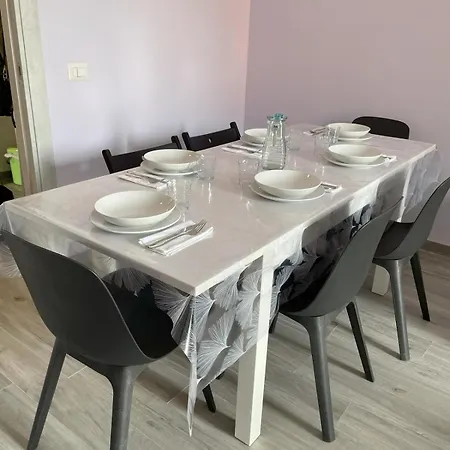 Διαμέρισμα Moderno 85mq Con 2 Bagni E Posto Auto Nel Cortile Interno