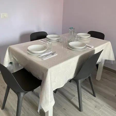 Moderno 85mq Con 2 Bagni E Posto Auto Privato Lägenhet *