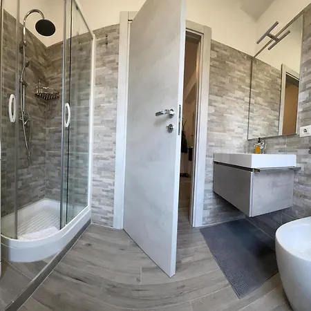 Moderno 85mq Con 2 Bagni E Posto Auto Nel Cortile Interno *